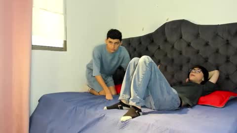 Snapshot of 3guy3 chatting on 11-28-25, 08:00 Guy 1 Guy 2 Guy 3. online show from 11-28-25, 08:00