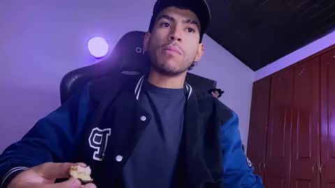 Snapshot of 3v1l_ chatting on 01-06-26, 09:50 E V I L online show from 01-06-26, 09:50