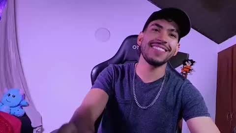 Snapshot of 3v1l_ chatting on 02-04-26, 12:05 E V I L online show from 02-04-26, 12:05