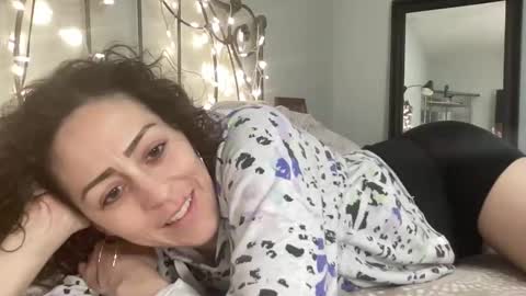 Snapshot of 420kc_couple chatting on 05-13-26, 08:27 KC420Couple online show from 05-13-26, 08:27