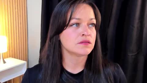 Snapshot of 4ngel_greey chatting on 09-17-25, 09:27 ... .     Angel     . ... online show from 09-17-25, 09:27