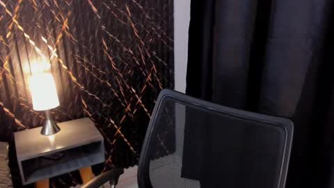 Snapshot of 4ngel_greey chatting on 10-06-25, 09:01 ... .     Angel     . ... online show from 10-06-25, 09:01