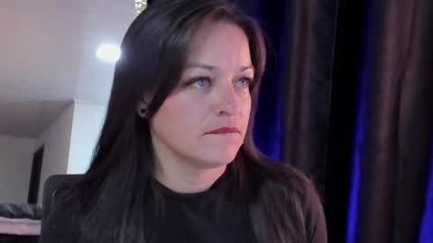 Snapshot of 4ngel_greey chatting on 11-03-25, 09:16 ... .     Angel     . ... online show from 11-03-25, 09:16