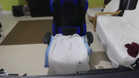 Larese Carlo online show from 10-28-25, 02:04