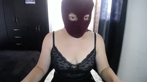 Snapshot of 666maskgirl chatting on 12-19-24, 04:57 SHANNON online show from 12-19-24, 04:57