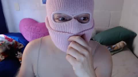 Snapshot of 666maskgirl chatting on 01-03-25, 03:55 SHANNON online show from 01-03-25, 03:55