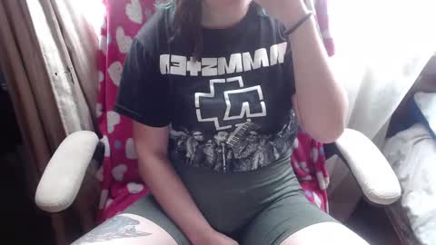 Snapshot of 666maskgirl chatting on 09-29-25, 05:18 SHANNON online show from 09-29-25, 05:18