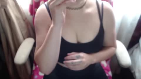 Snapshot of 666maskgirl chatting on 10-24-25, 05:09 SHANNON online show from 10-24-25, 05:09