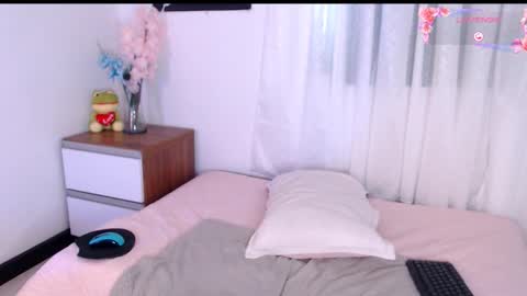 Snapshot of 69mia_sweet chatting on 11-21-25, 03:54 Mia online show from 11-21-25, 03:54