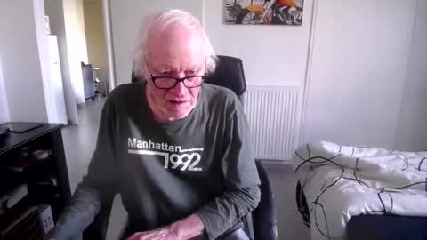 Snapshot of 73yves chatting on 05-08-26, 05:46 73yves online show from 05-08-26, 05:46