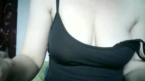 Snapshot of 77lilu chatting on 11-19-25, 10:48 Lilu online show from 11-19-25, 10:48