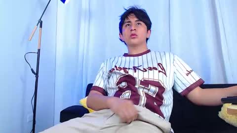 Snapshot of 7zyan chatting on 12-13-25, 08:36 zyan online show from 12-13-25, 08:36