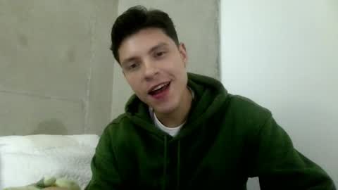 Snapshot of 82tomas chatting on 05-11-26, 12:49 82tomas online show from 05-11-26, 12:49
