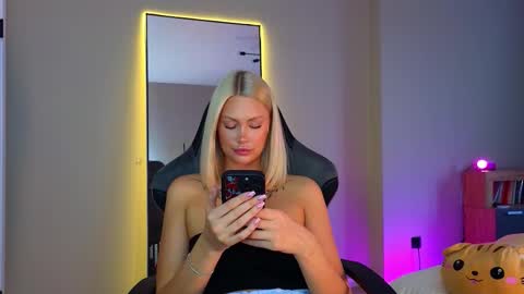 Snapshot of 88_nura chatting on 10-29-25, 02:58 Nura online show from 10-29-25, 02:58