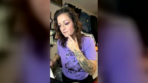 That girl online show from 12-21-25, 11:12