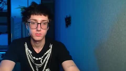 Snapshot of 8_goat chatting on 12-01-25, 02:05 Phillip online show from 12-01-25, 02:05