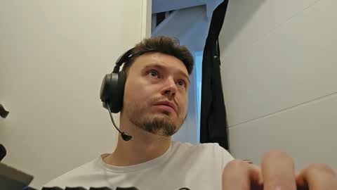 8inchdude93 online show from 09-23-25, 08:39