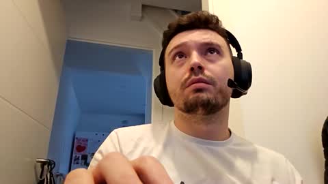 8inchdude93 online show from 10-14-25, 09:10