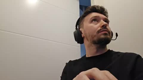 8inchdude93 online show from 03-09-26, 12:53