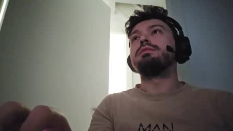 8inchdude93 online show from 04-18-26, 06:39