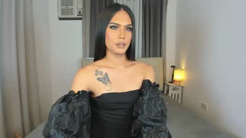 Snapshot of 8inchesmisstresscock chatting on 12-21-24, 06:23 Kendalicious online show from 12-21-24, 06:23