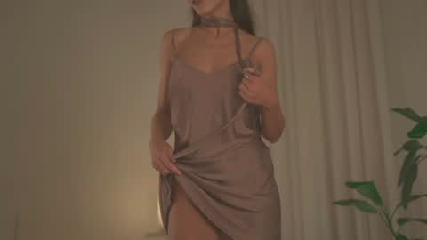 Olivia dark hair  Zoe light hair online show from 10-28-25, 12:14