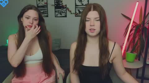 Snapshot of _52_ chatting on 01-20-25, 01:32 EMILY AND MARCUS online show from 01-20-25, 01:32