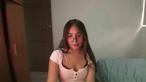 Snapshot of _abbyyyy_ chatting on 04-30-26, 04:57 abby 3 online show from 04-30-26, 04:57