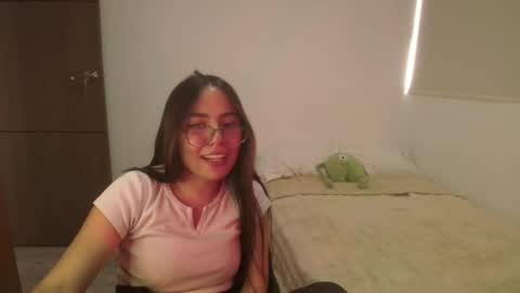 Snapshot of _abbyyyy_ chatting on 05-13-26, 04:26 abby 3 online show from 05-13-26, 04:26