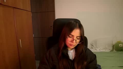 Snapshot of _abbyyyy_ chatting on 05-20-26, 04:57 abby 3 online show from 05-20-26, 04:57