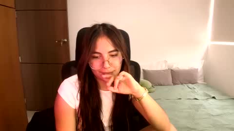 Snapshot of _abbyyyy_ chatting on 06-09-26, 04:18 abby 3 online show from 06-09-26, 04:18