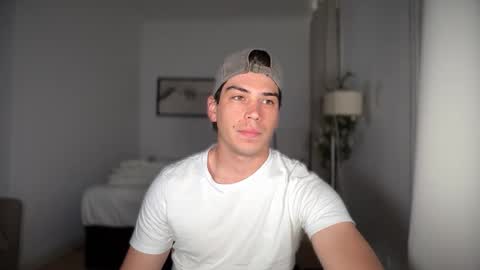 Snapshot of _aesthetic chatting on 10-30-25, 12:17 _aesthetic online show from 10-30-25, 12:17