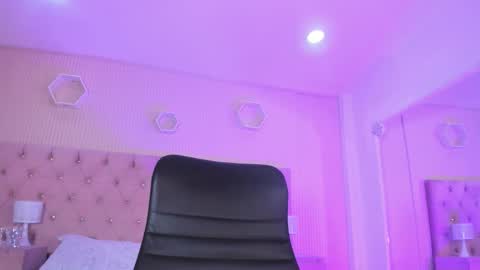 Agatha online show from 11-12-25, 04:35