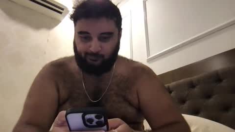 Snapshot of _alan_bear_ chatting on 04-27-26, 10:46 Alan online show from 04-27-26, 10:46