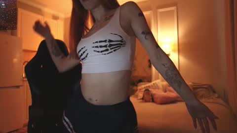 _alice_meyss_ online show from 11-26-25, 09:43