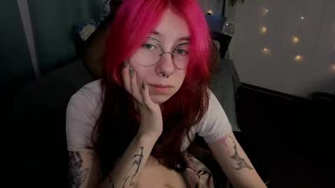 Snapshot of _alicenyx chatting on 08-02-26, 08:40 Alice online show from 08-02-26, 08:40