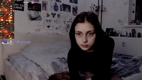 Snapshot of _alisa_in_wonderland chatting on 12-12-24, 08:53 Charlotte and Alex online show from 12-12-24, 08:53