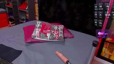 Snapshot of _allisson__ chatting on 11-08-25, 01:39 Alison online show from 11-08-25, 01:39