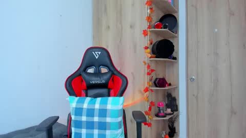 AMANDA online show from 11-14-25, 04:49