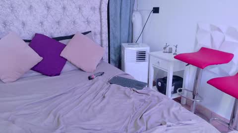 Snapshot of _amy_johnson chatting on 01-25-25, 10:18 Amy online show from 01-25-25, 10:18