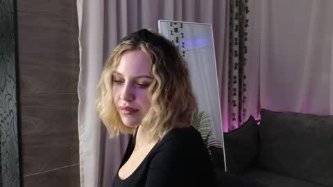 Snapshot of _amymoore_ chatting on 02-13-26, 01:56 _amymoore_ online show from 02-13-26, 01:56