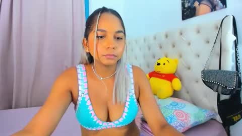 Snapshot of _analia chatting on 02-07-25, 01:47 Analia online show from 02-07-25, 01:47