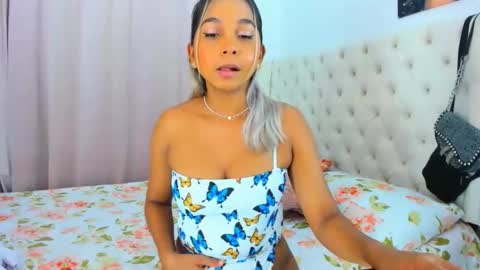 Snapshot of _analia chatting on 02-15-25, 01:42 Analia online show from 02-15-25, 01:42