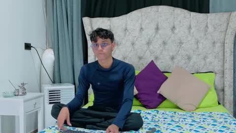 Snapshot of _andrew_williams chatting on 12-01-24, 06:52 Andres online show from 12-01-24, 06:52