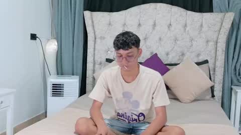 Snapshot of _andrew_williams chatting on 12-13-24, 07:10 Andres online show from 12-13-24, 07:10