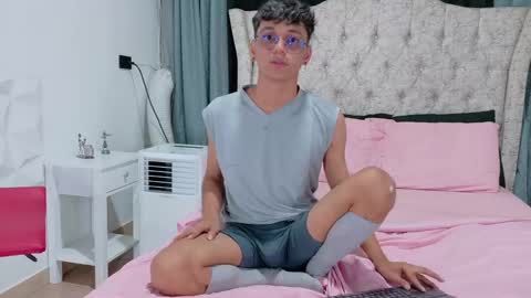 Snapshot of _andrew_williams chatting on 12-14-24, 10:18 Andres online show from 12-14-24, 10:18