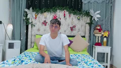 Snapshot of _andrew_williams chatting on 12-18-24, 06:57 Andres online show from 12-18-24, 06:57