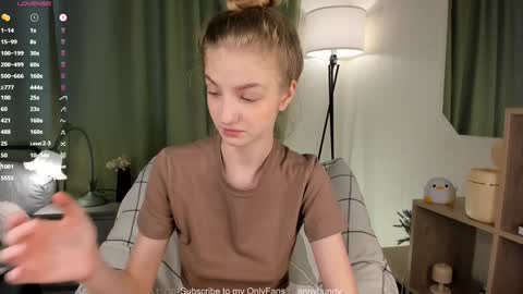 Snapshot of _annybunny_ chatting on 10-15-25, 07:08 Nabif online show from 10-15-25, 07:08