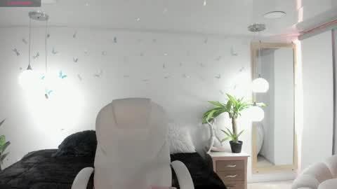 antonnela online show from 04-15-26, 02:24