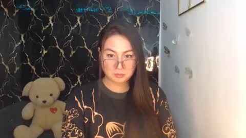 Snapshot of _arah chatting on 10-29-25, 12:07 arah online show from 10-29-25, 12:07